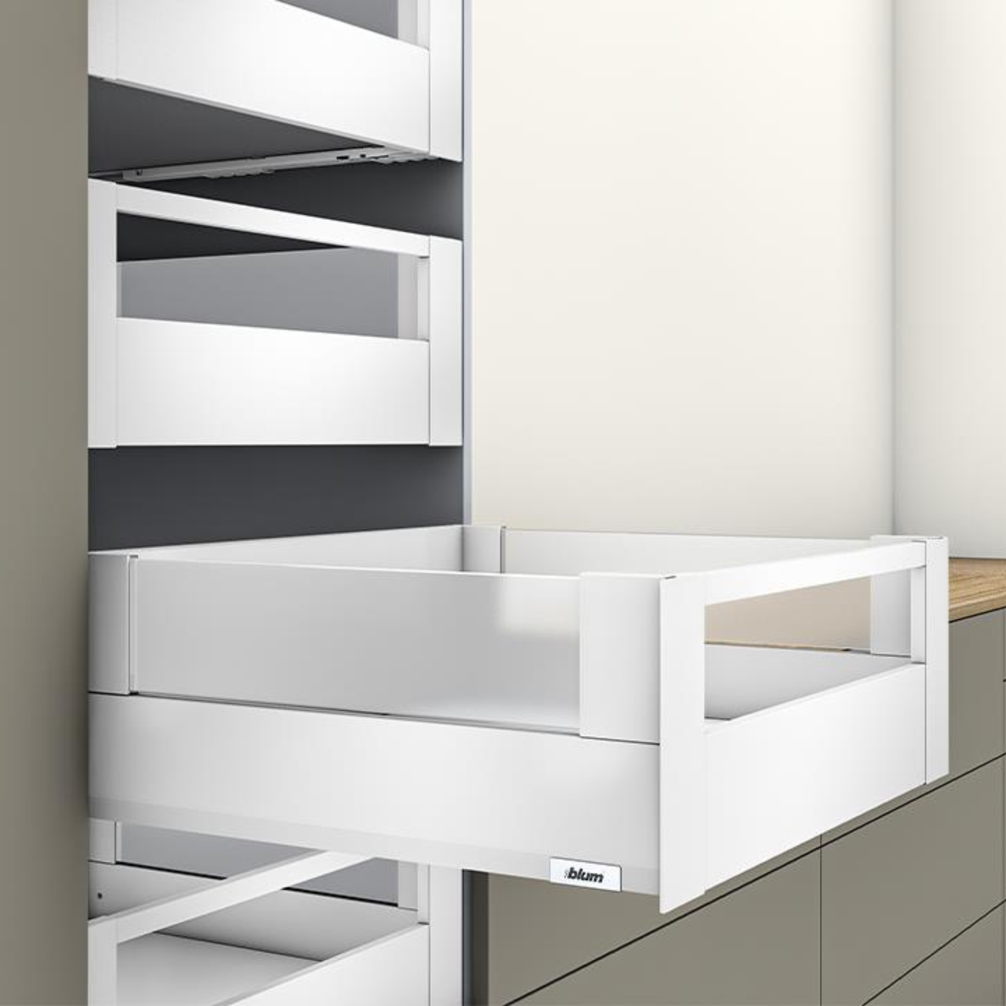 Blum MERIVOBOX 192 mm inner drawer boxcover with gallery rail, 550 mm silk white drawer, smooth‑close BLUMOTION, 40 kg load capacity
