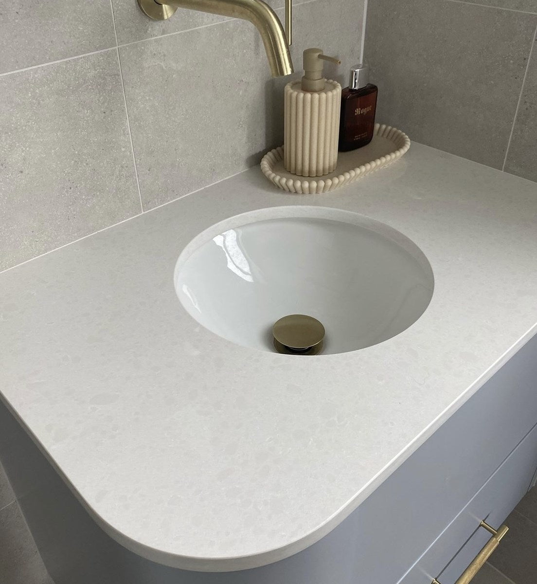 White Swirl Quartz Stone (Deluxe Range)