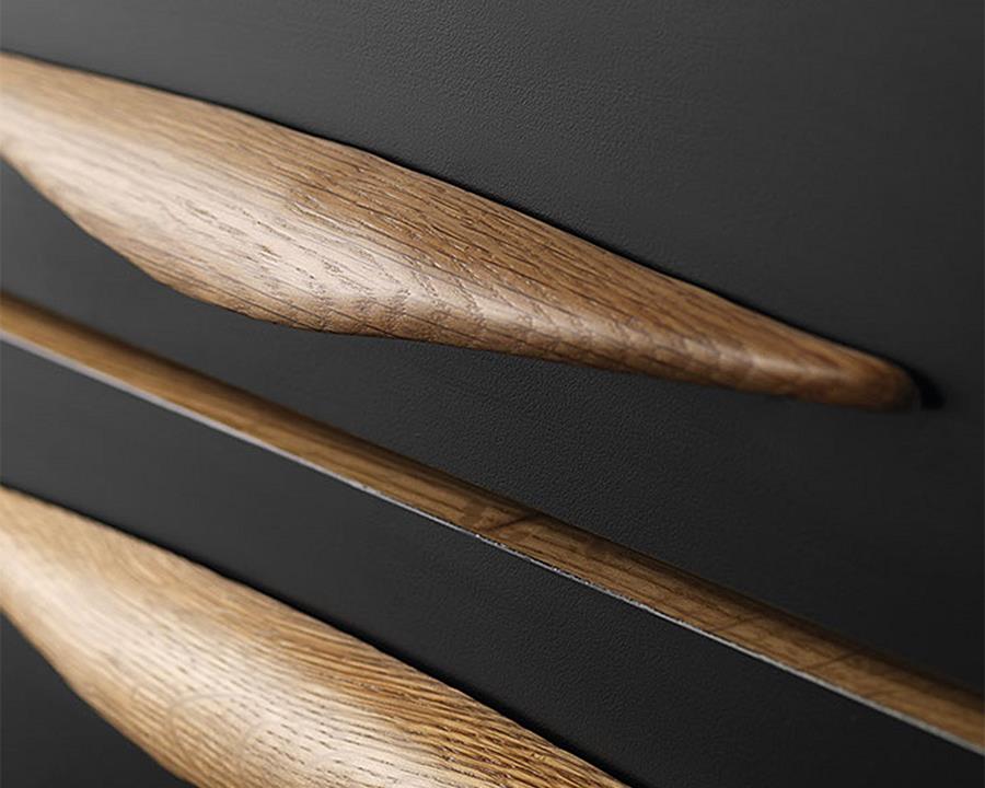 Furnipart Manta Handle. Finish: Oak Clear Lacquered. Length: 240mm