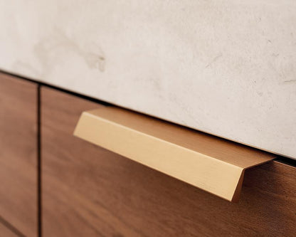 Furnipart Bench Handle in brushed brass, 200mm, durable zamac cabinet and drawer pull for modern furniture and interiors.