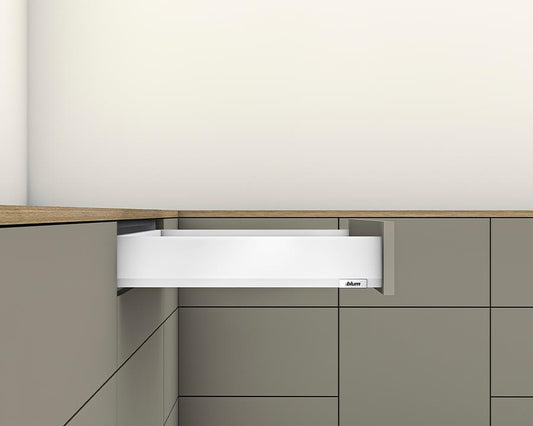 Blum MERIVOBOX 91mm M-Height 600mm drawer in Silk White with TIP-ON BLUMOTION, smooth soft-close, and 70kg load capacity for modern cabinetry