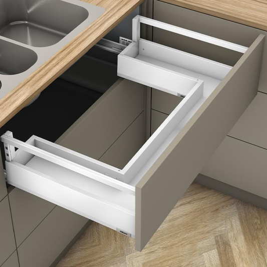 Blum MERIVOBOX E-height 192 mm sink drawer with single long-side gallery rail in Silk White, 500 mm full-extension drawer with BLUMOTION soft-close, 40 kg load capacity