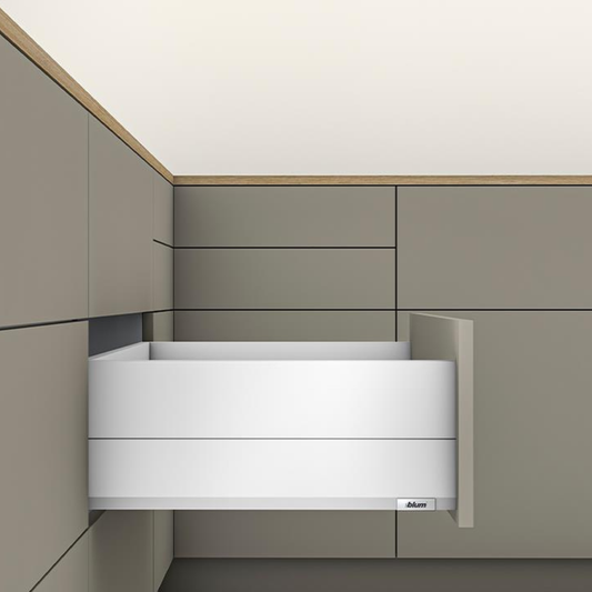 Blum MERIVOBOX 192mm BOXCAP drawer in Silk White 450mm with Tip‑On BLUMOTION soft‑close, 40kg (0–20kg) load capacity