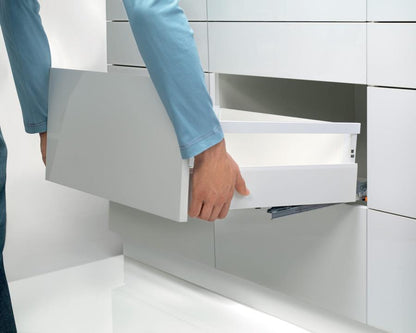 Blum TANDEMBOX Antaro carcase runner set, 650 mm zinc‑plated steel, 65 kg load capacity, with integrated BLUMOTION soft‑close