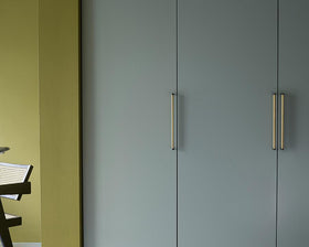 Furnipart Crossing Handle. Finish: Oak Lacquered/Matt Black. Length: 168mm by W&B