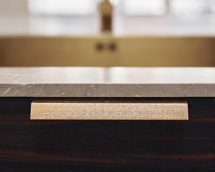 Furnipart Bench Handle in brushed brass, 200mm, durable zamac cabinet and drawer pull for modern furniture and interiors.