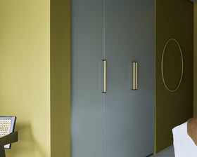 Furnipart Crossing Handle. Finish: Oak Lacquered/Matt Black. Length: 168mm by W&B