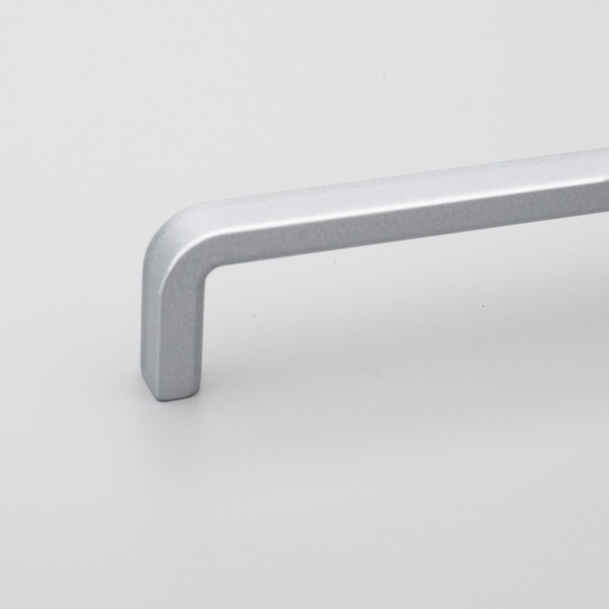 Kethy Byron die‑cast zinc cabinet pull handle in matt finish – modern hardware available in multiple sizes and finishes