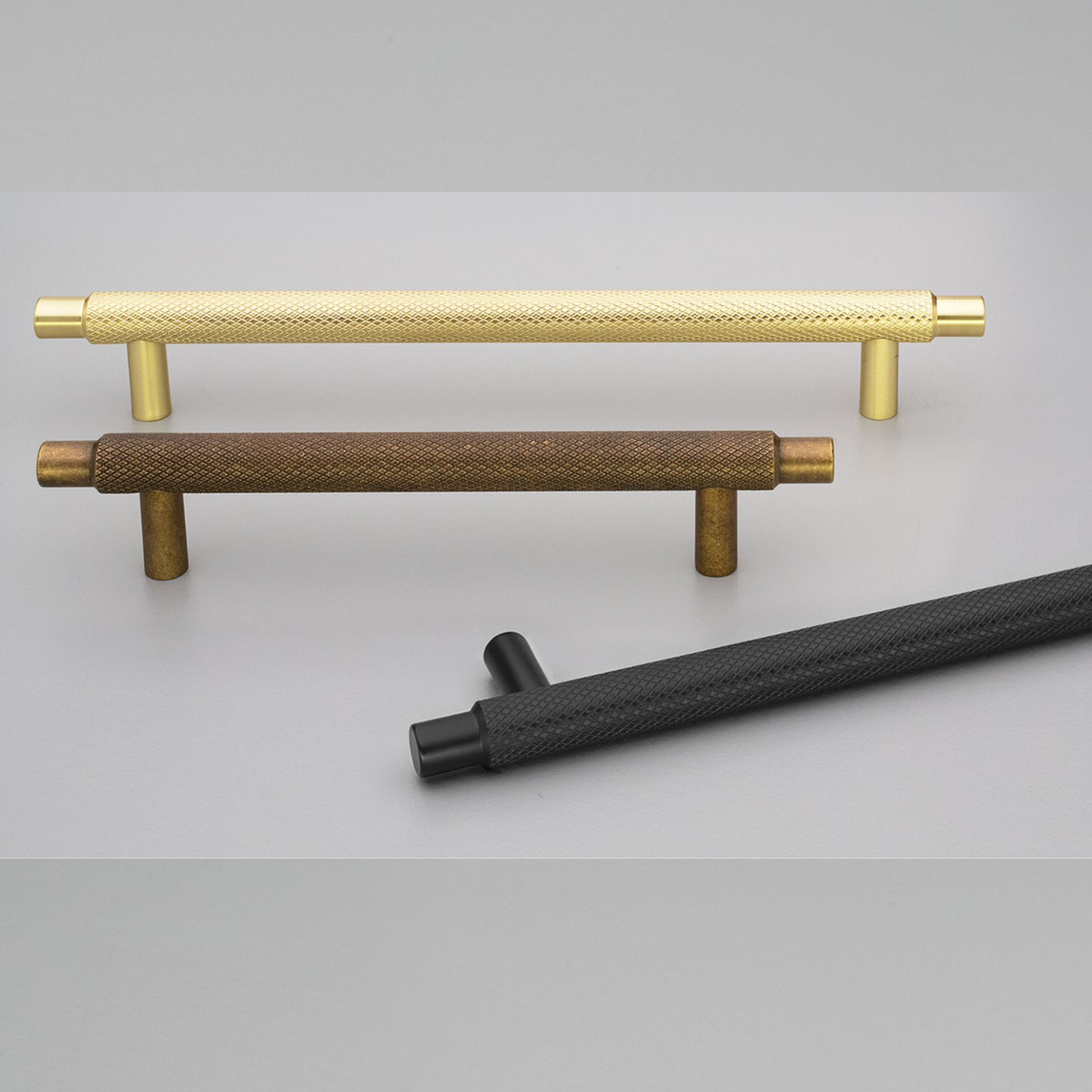 Kethy Herning die-cast zinc cabinet pull handle in Antique Bronze, Brushed Gold and Black Matt finishes – 128 mm & 192 mm