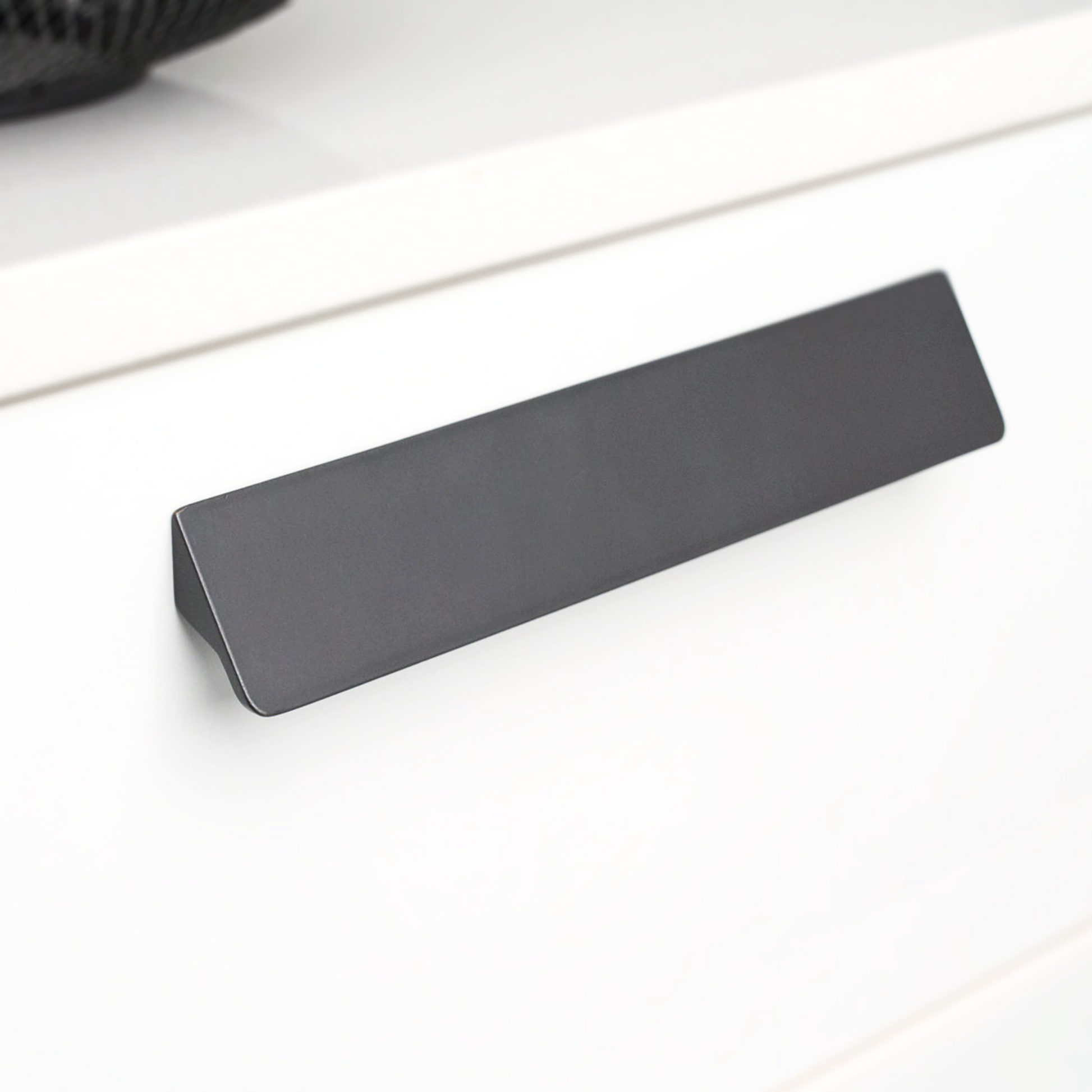 Kethy Kimera cabinet handle with modern sleek design for kitchen cupboards, drawers, and furniture doors