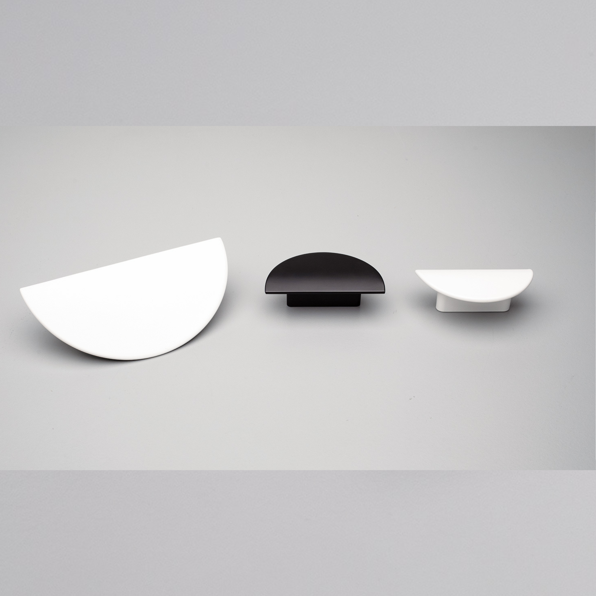 Kethy Moon die-cast zinc cabinet and drawer handle in Black Matt, White and Brushed Rose Brass finishes – sizes 32 mm & 64 mm