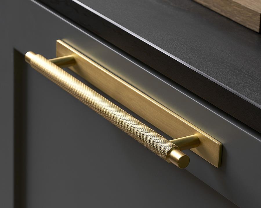 Furnipart Manor Handle. Finish: Gold. Length: 190mm