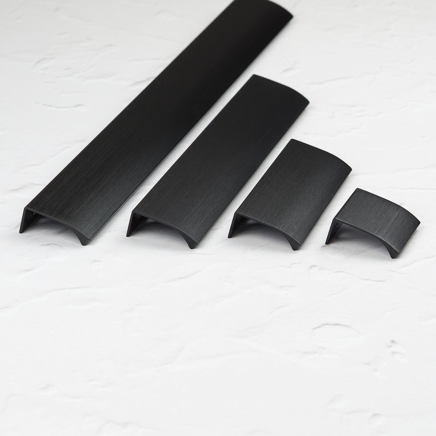 Round Lip Pull Handle - Matte Black