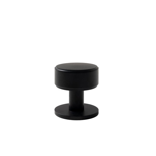 Momo Belgravia plain solid brass cabinet handle with smooth finish, modern minimalist kitchen drawer and cupboard pull