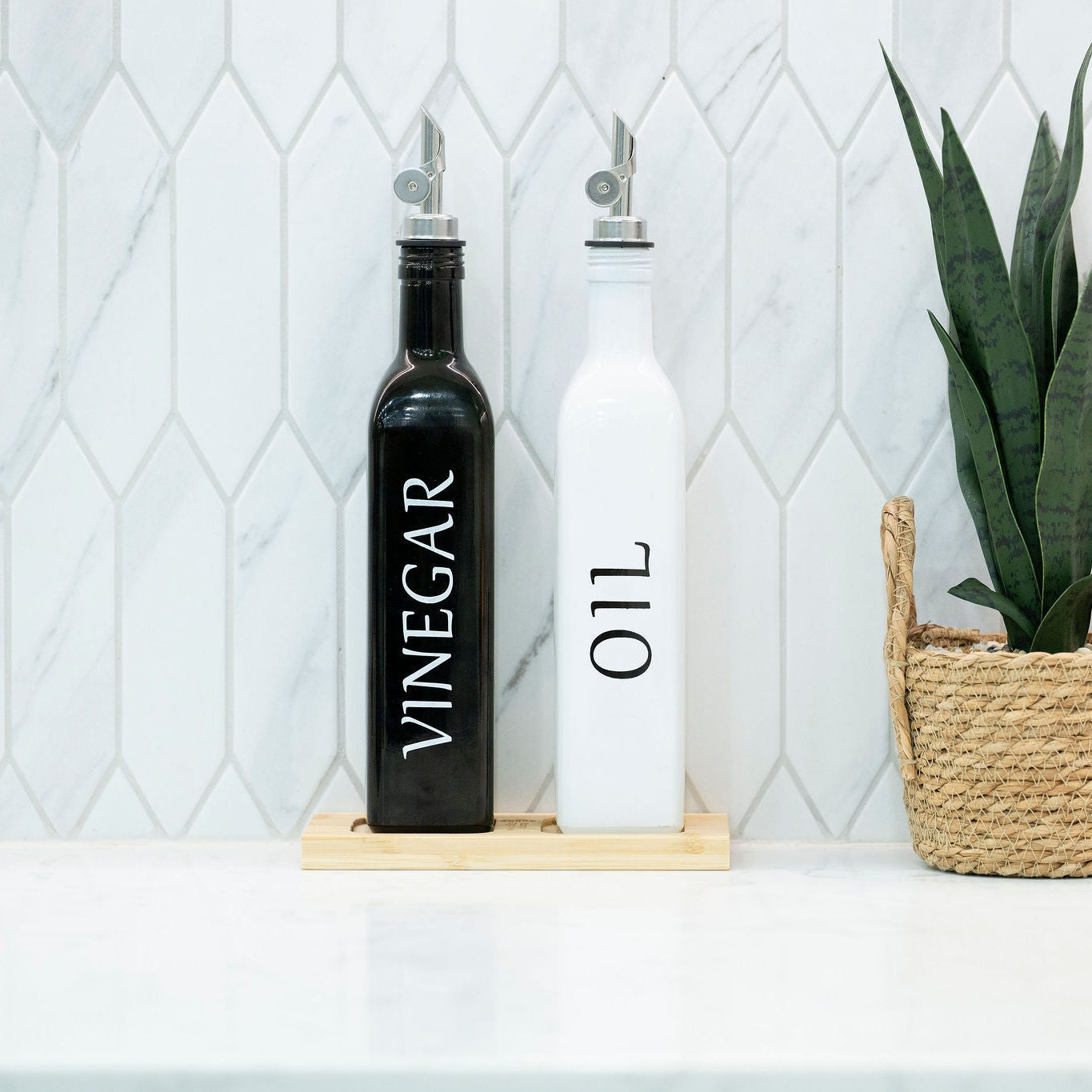 White & Black Oil & Vinegar Bottles with Bamboo Tray – 500ml-3