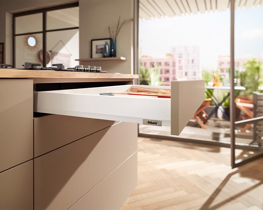 Blum MERIVOBOX N Height 68.5mm drawer 450mm with BLUMOTION in Silk White 40kg for drawer weight 15-40kg